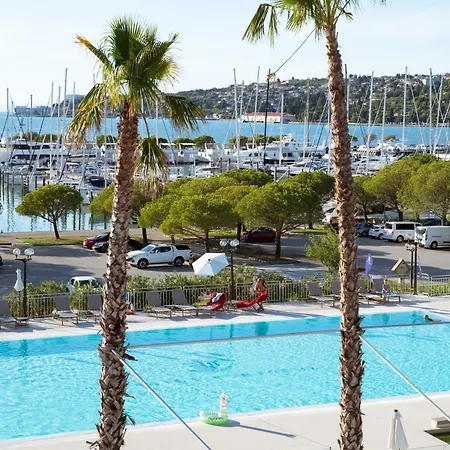 Floating House Marina *