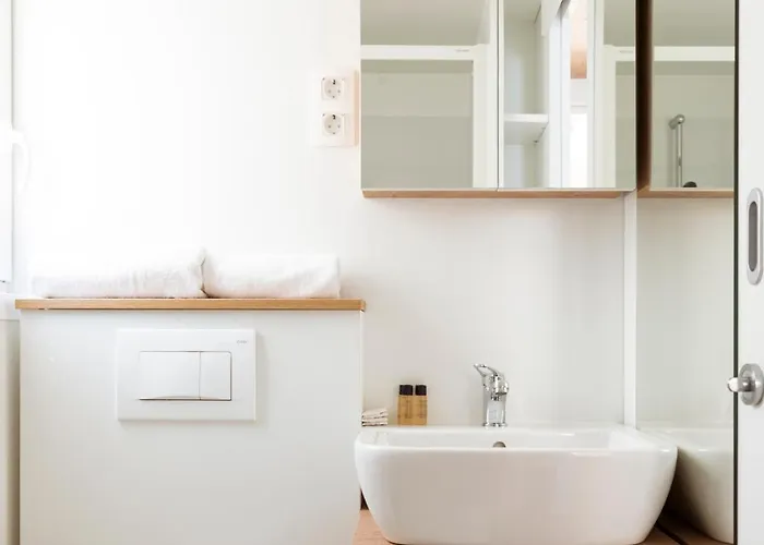 Floating House Marina ポルトローシュ