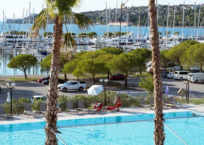 Floating House Marina *